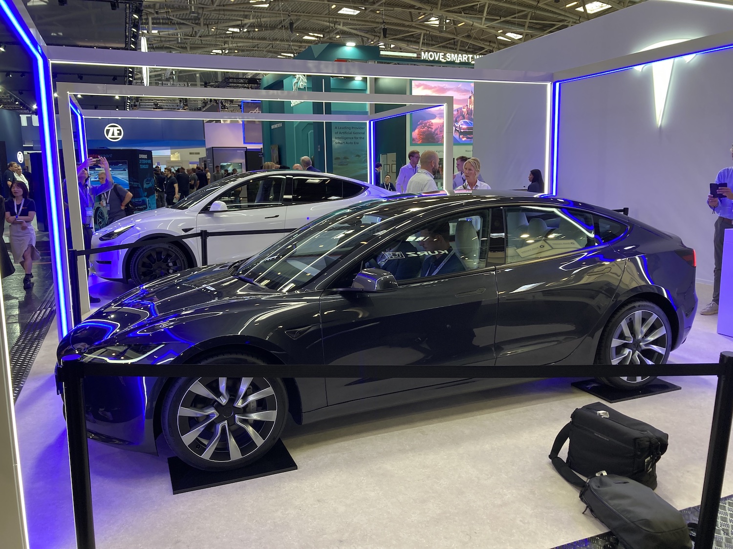 Tesla på IAA – vi kollar in nya Model 3 – Elbilen