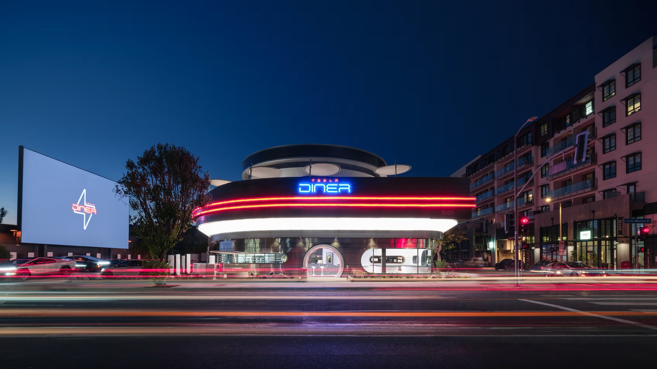 Retrofuturistisk laddning – Tesla öppnar Supercharger med diner