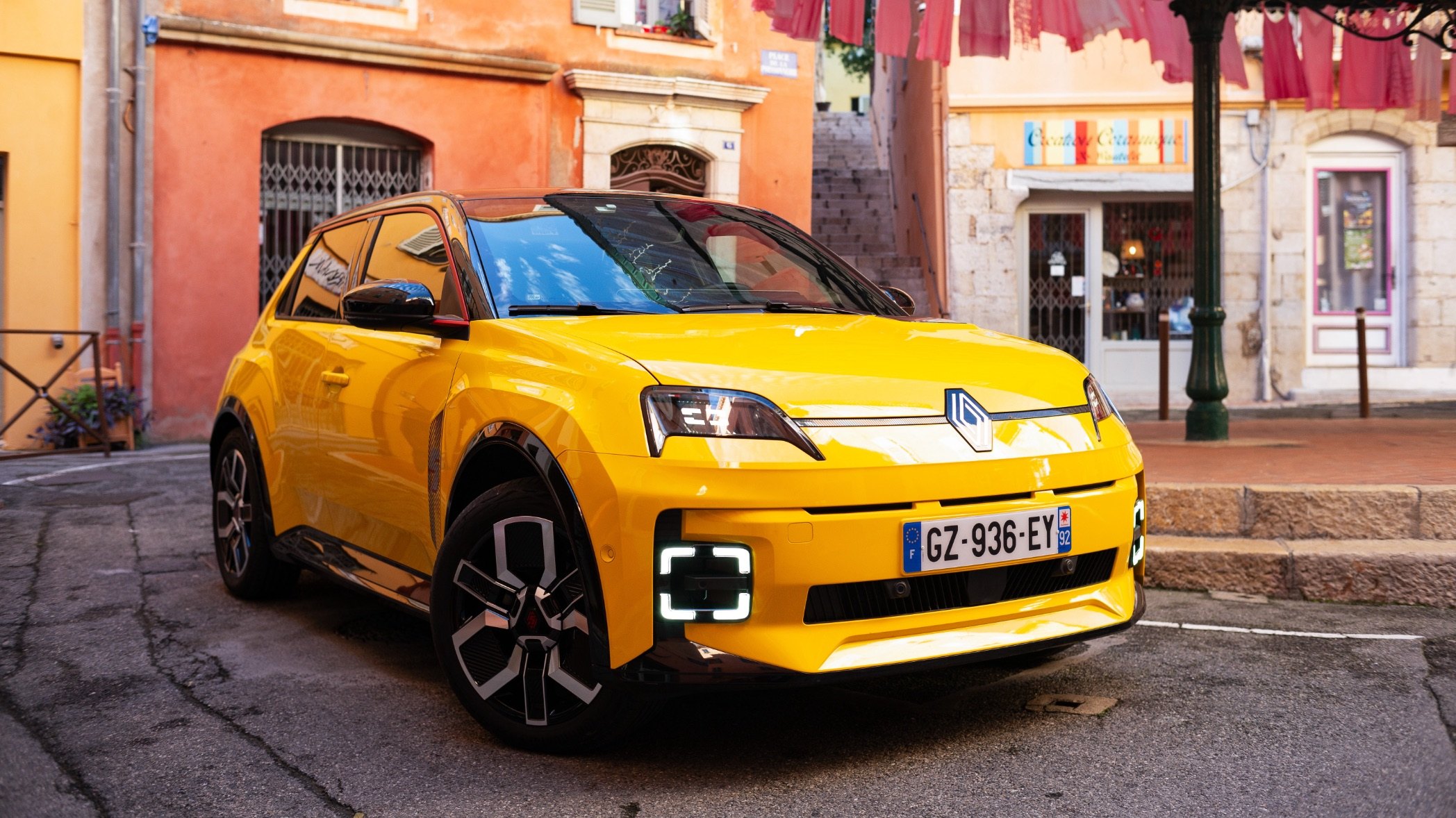 Renault 5 har blivit en stor framgång för den franska tillverkaren. 