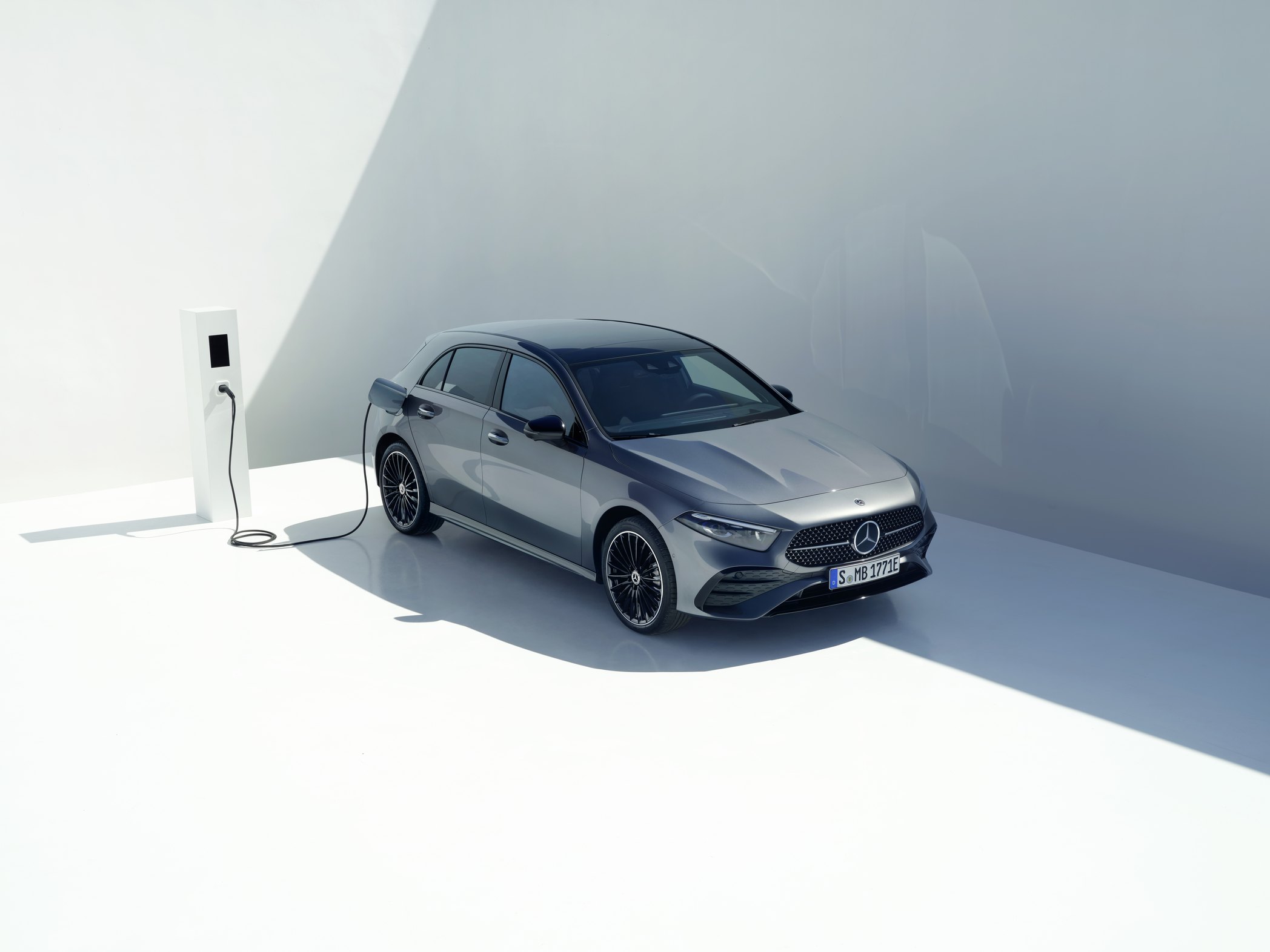 Dagens Mercedes A-klass finns som laddhybrid i form av Mercedes A 250 e.
