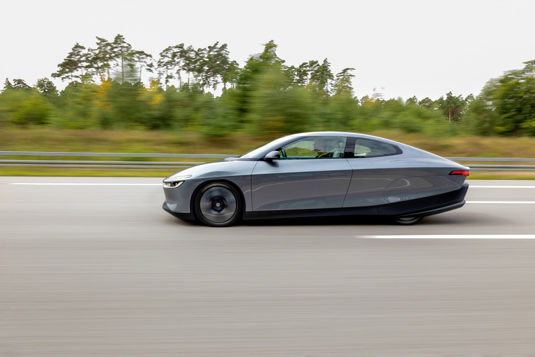 En prototyp av den energisnåla bilen kördes en sträcka på 130 mil med ett laddstopp. 