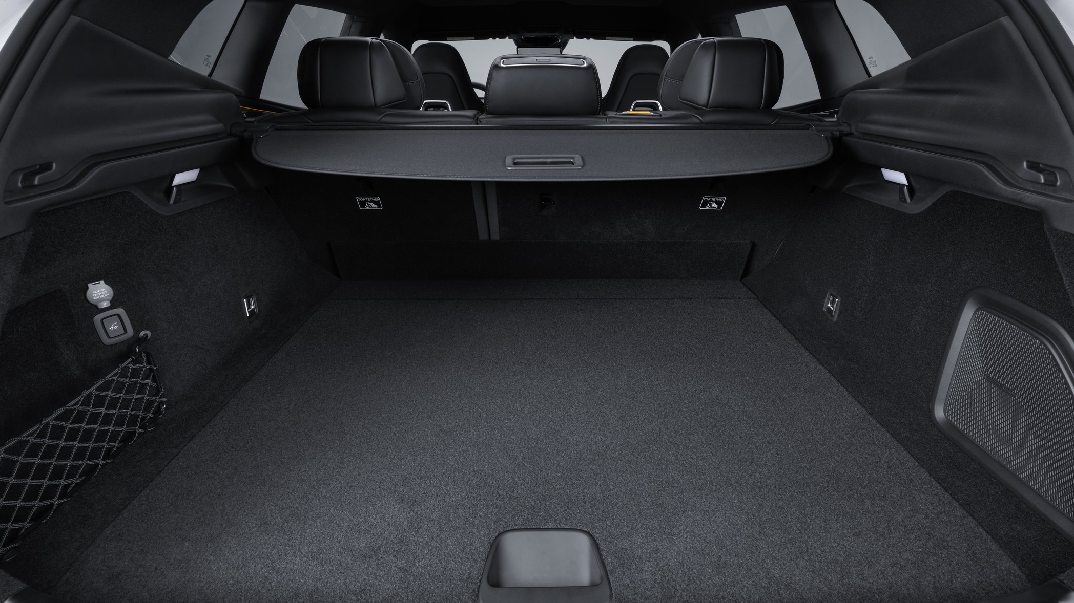Bagaget hos Polestar 4 SUV rymmer 530 liter, eller 655 liter om det lastas upp till taket. 