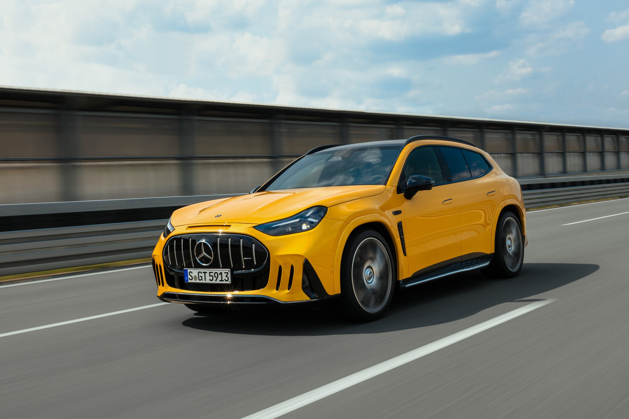 AMG GT SUV kommer i tre versioner, som alla bjuder på hög prestanda vad gäller motoreffekt och laddning.
