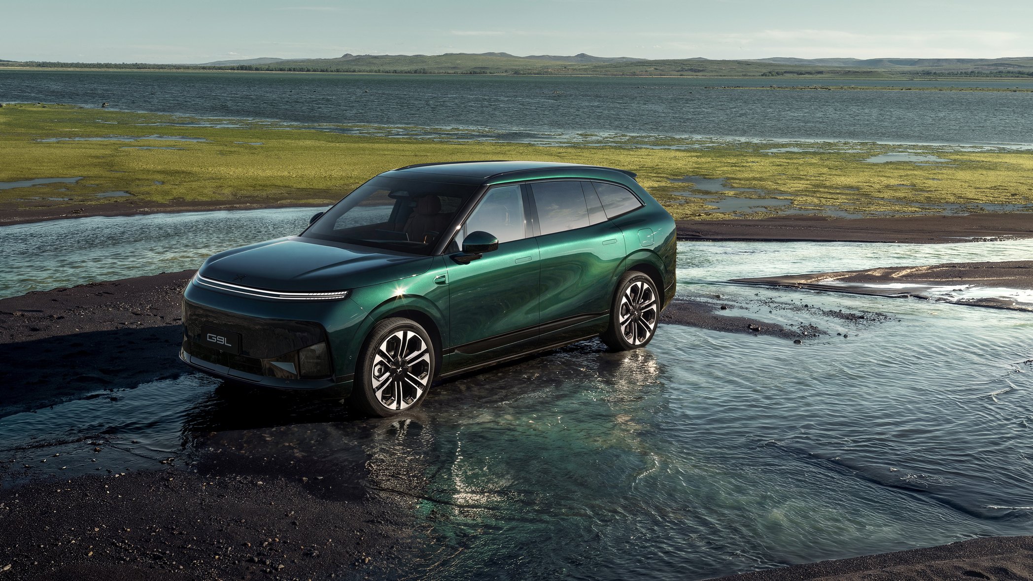 Xpeng G9L erbjuds med bakhjulsdrift och 270 kW eller fyrhjulsdrift med dubbla motorer med en effekt på 430 kW.